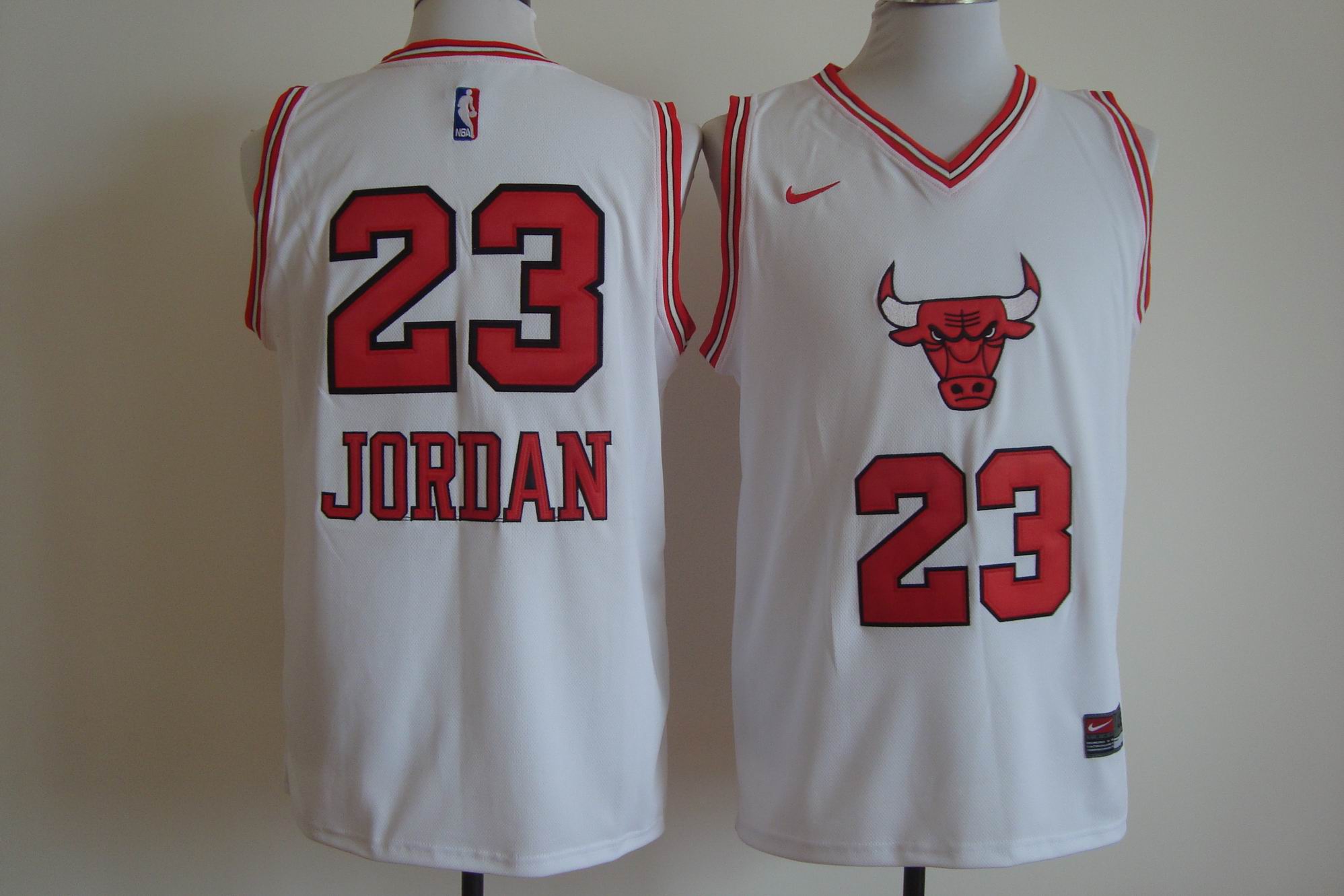 Men's Nike Chicago Bulls #23 Michael Jordan White Bull Head Fashion Stitched NBA Jersey